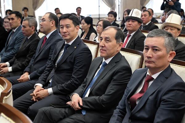 Он напомнил, что на днях в Иссык-Кульской области состоялось открытие первого Дома правосудия - Sputnik Кыргызстан