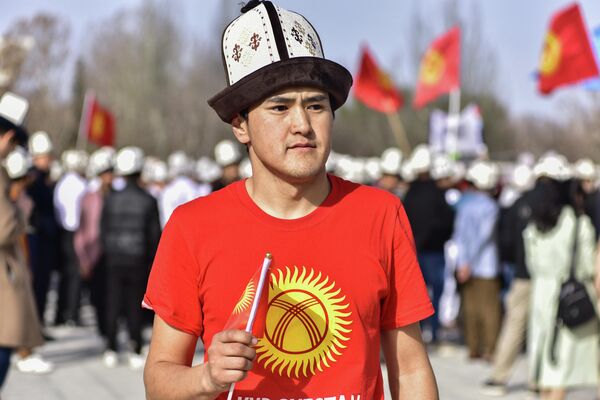 Молодой человек в ак калпаке - Sputnik Кыргызстан