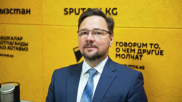 Судья суда ЕАЭС Денис Колос - Sputnik Кыргызстан