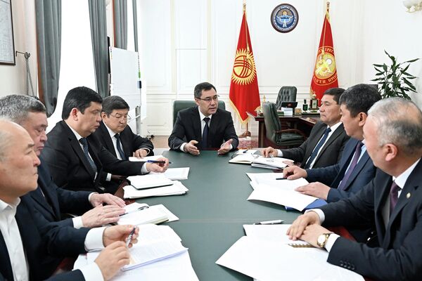 По этому закону в апреле прошлого года объявлялась земельная амнистия, и таким образом граждане страны получали возможность легализовать незаконно застроенные земельные участки - Sputnik Кыргызстан