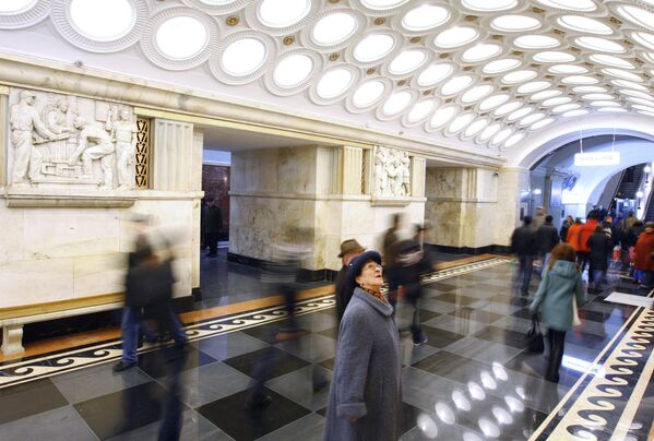 После капитального ремонта открылась станция Московского метрополитена &quot;Электрозаводская&quot; - Sputnik Кыргызстан