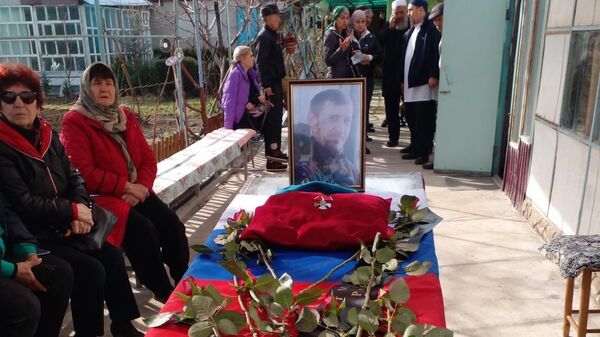 Похороны уроженца Кыргызстана героически погибшего в ЛНР - Sputnik Кыргызстан