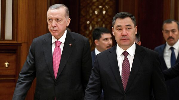 Президент Садыр Жапаров с президентом Турции Реджепом Тайипом Эрдоганом в Анкаре  - Sputnik Кыргызстан