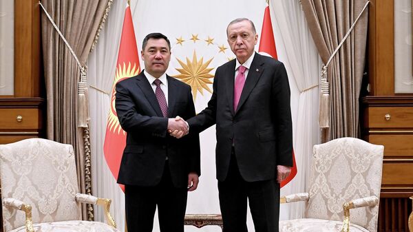 Президент Садыр Жапаров в Анкаре встретился с президентом Турции Реджепом Тайипом Эрдоганом - Sputnik Кыргызстан