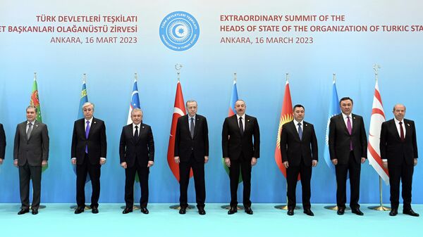 Главы стран Организации тюркских государств (ОТГ) на внеочередном заседании саммита в Анкаре, Турция - Sputnik Кыргызстан