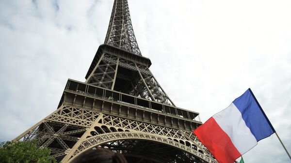 Эйфелева башня в Париже. Архивное фото - Sputnik Кыргызстан