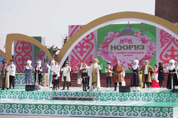 В мэрии Оша рассказали, что в честь весеннего праздника Нооруз организован ряд торжественных мероприятий. - Sputnik Кыргызстан