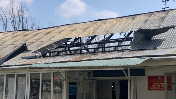 Последствия пожар в здании Ошского горуправления образования  - Sputnik Кыргызстан