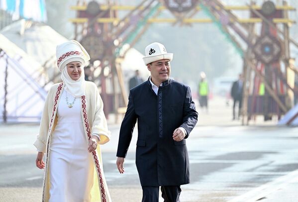 Президент Кыргызской Республики Садыр Жапаров и первая леди Айгуль Жапарова приняли участие в праздновании Нооруза на центральной площади Ала-Тоо  - Sputnik Кыргызстан