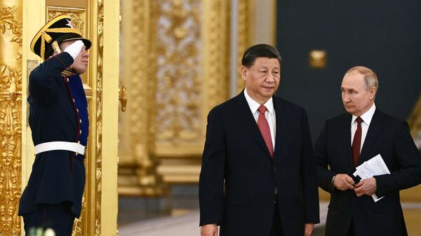 Президент РФ Владимир Путин и председатель КНР Си Цзиньпин перед началом российско-китайских переговоров в Москве - Sputnik Кыргызстан