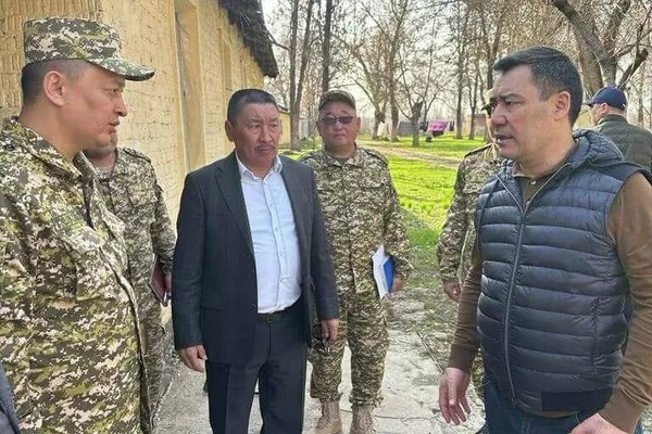 Президент Садыр Жапаров внепланово посетил части противовоздушной обороны Кыргызстана и проверил их состояние - Sputnik Кыргызстан