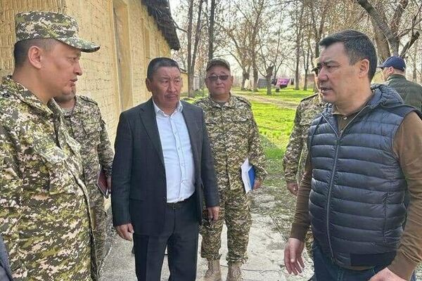 Президент Садыр Жапаров внепланово посетил части противовоздушной обороны Кыргызстана и ознакомился с их состоянием. - Sputnik Кыргызстан