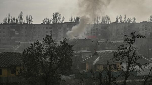 Дым в городе Часов Яр недалеко от Артемовска. Архивное фото - Sputnik Кыргызстан