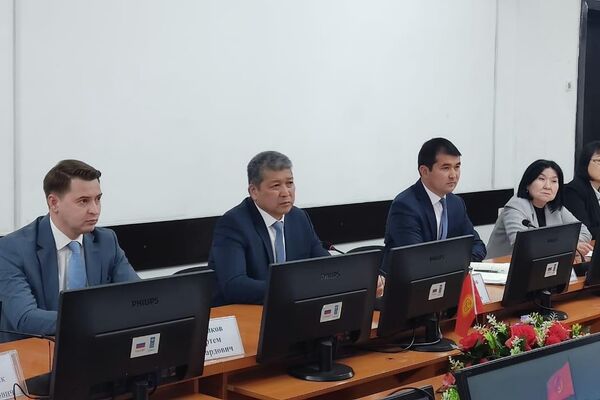 Стороны обсудили вопросы строительства в Кыргызстане русскоязычных школ и выделения необходимых земель - Sputnik Кыргызстан