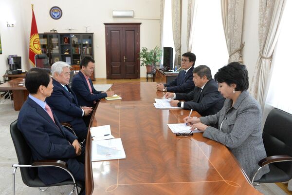 В ходе беседы Жапаров и Чунг Вон Чо обсудили вопросы сотрудничества в сфере физической культуры и спорта, развития спортивной медицины - Sputnik Кыргызстан