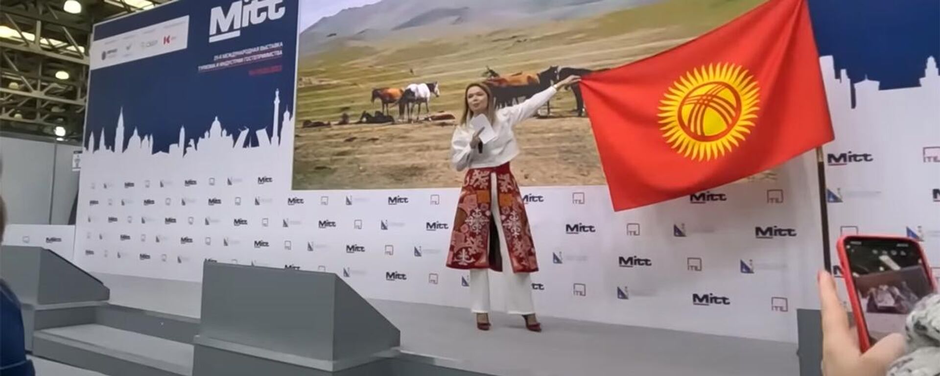 Презентация КР на выставке по туризму в Москве — полное видео блогера Булиной - Sputnik Кыргызстан, 1920, 29.03.2023