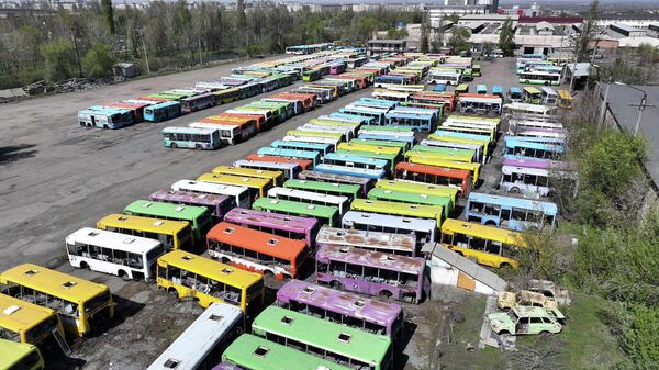 Непригодные автобусы на стоянке Департамента транспорта и развития дорожно-транспортной инфраструктуры мэрии Бишкека - Sputnik Кыргызстан