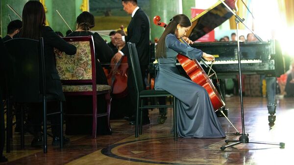Как в Бишкеке прошел гала-концерт Приношение русской музыке — видео - Sputnik Кыргызстан