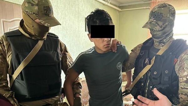 Задержание подозреваемых в избиении закладчиков наркотиков в Бишкеке - Sputnik Кыргызстан