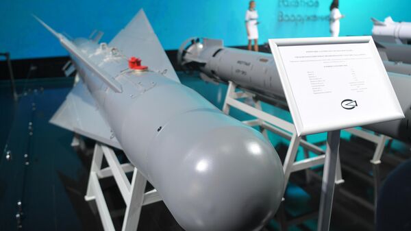Управляемая планирующая авиационная бомба УПАБ-1500Б. Архивное фото - Sputnik Кыргызстан