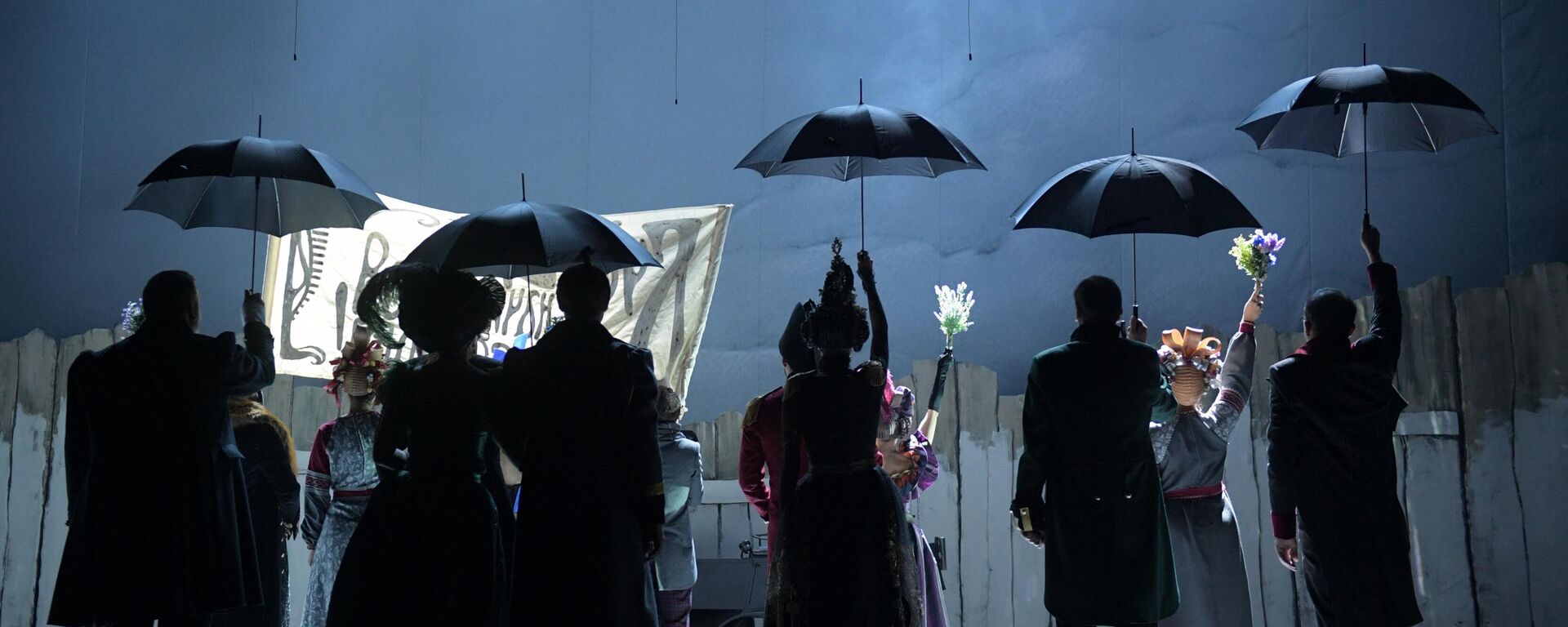 Театр сахнасы. Архив - Sputnik Кыргызстан, 1920, 15.02.2026