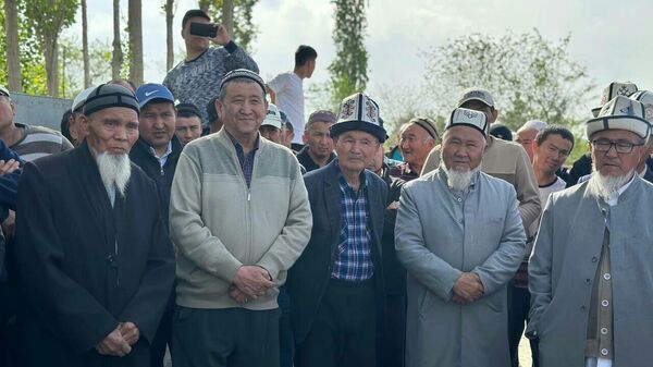 В Баткене сельчане собрали деньги на ремонт дороги, власти тоже помогли - Sputnik Кыргызстан