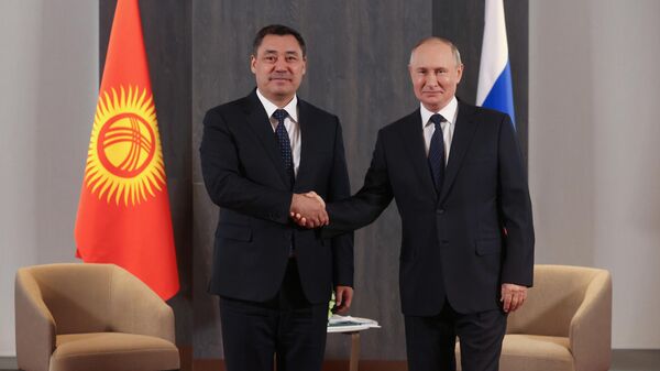 Президент Кыргызстана Садыр Жапаров и президент РФ Владимир Путин. Архивное фото  - Sputnik Кыргызстан