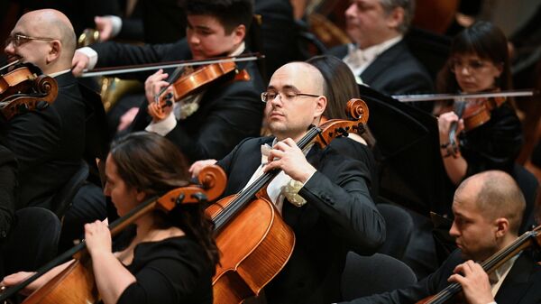 Музыканты симфонического оркестра во время выступления. Архивное фото - Sputnik Кыргызстан