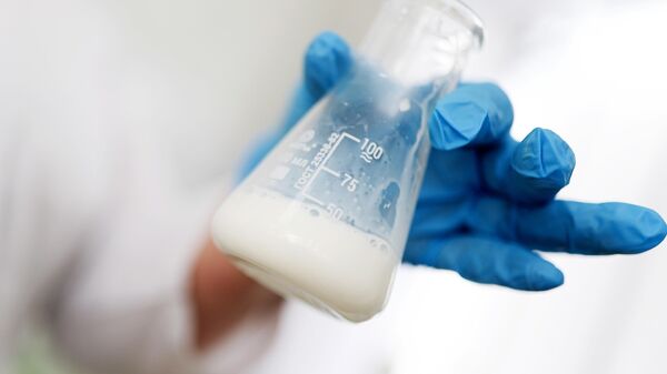 Проверка молочной продукции в лаборатории. Архивное фото - Sputnik Кыргызстан