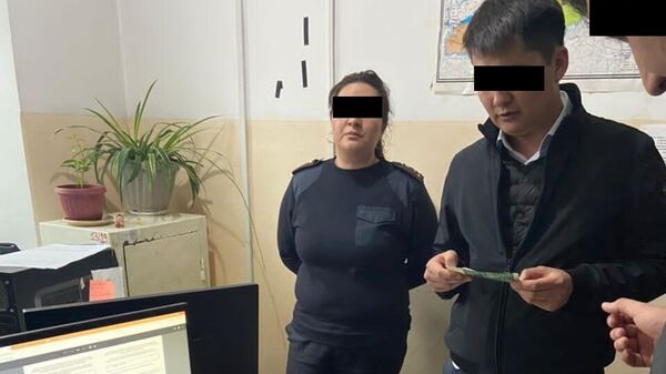По подозрению в вымогательстве взятки задержана следователь Свердловского РУВД Бишкека - Sputnik Кыргызстан