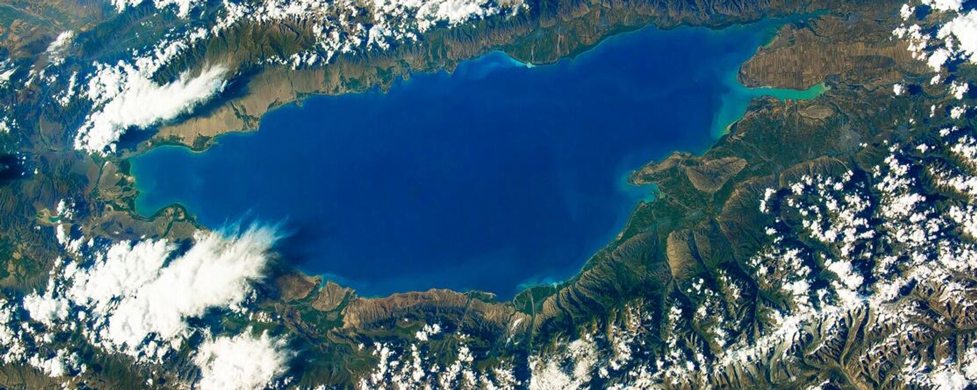 Озеро Иссык-Куль с космоса - Sputnik Кыргызстан, 1920, 12.04.2023