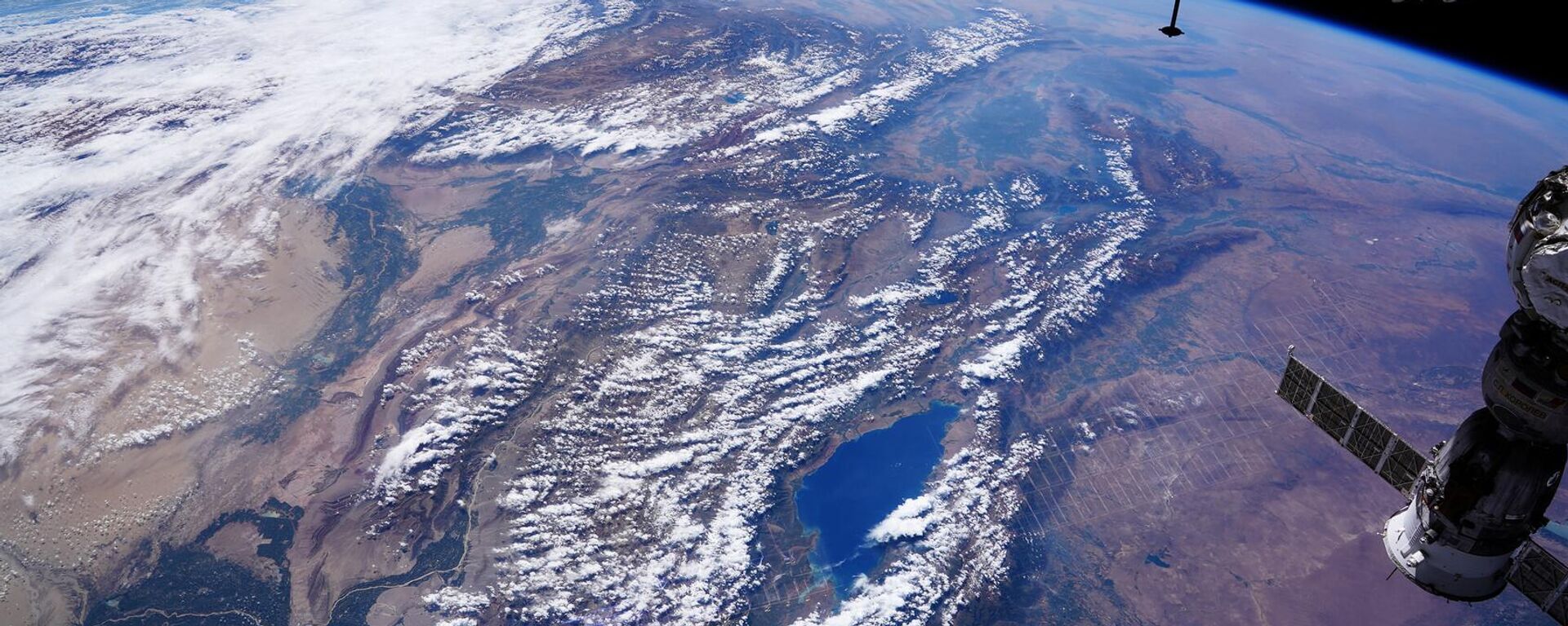 Озеро Иссык-Куль с космоса - Sputnik Кыргызстан, 1920, 31.08.2025