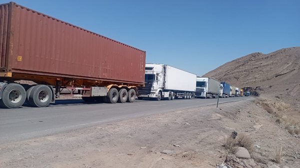Скопление грузовых фур из Китая на КПП Эркештам - Sputnik Кыргызстан