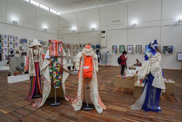 Выставка дизайнерской одежды в рамках конкурса-фестиваля “Сайма-2023” - Sputnik Кыргызстан