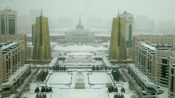 Вид с Байтерека на дворец Президента Республики Казахстан Ак орда в Астане. Архивное фото - Sputnik Кыргызстан