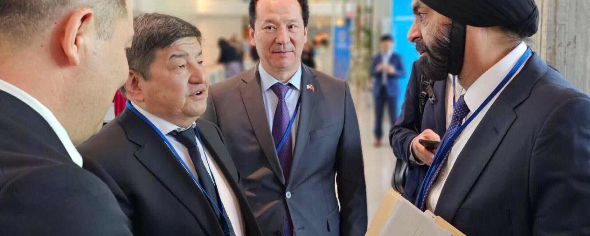 Председатель кабмина Акылбек Жапаров встретился с новым Президентом Группы Всемирного банка Аджаем Банга - Sputnik Кыргызстан, 1920, 15.04.2023