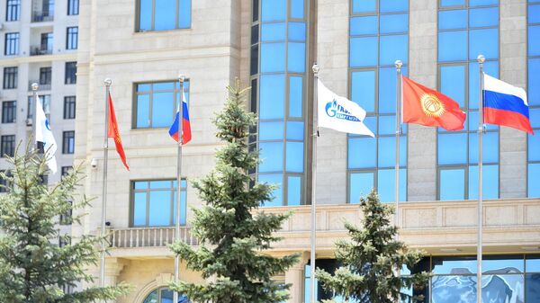 Акылбек Жапаров Газпром компаниясынын жетекчилеринин бири менен жолукту - Sputnik Кыргызстан