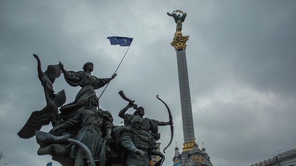 Флаг ЕС на площади Независимости в Киеве. Архивное фото - Sputnik Кыргызстан