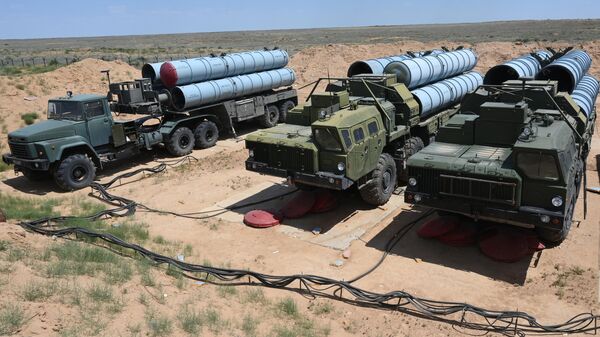 Расчеты зенитных ракетных комплексов (ЗРК) С-300 Фаворит. Архивное фото - Sputnik Кыргызстан