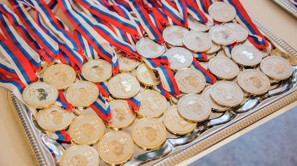 Медали Международной Менделеевской олимпиады школьников по химии 2019 года - Sputnik Кыргызстан