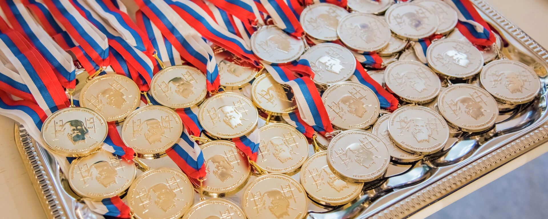Медали Международной Менделеевской олимпиады школьников по химии 2019 года - Sputnik Кыргызстан, 1920, 19.04.2023
