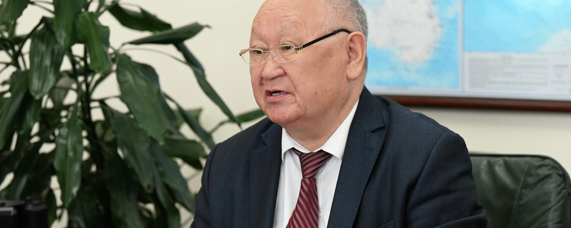Председатель Национальной комиссии по госязыку Каныбек Осмоналиев - Sputnik Кыргызстан, 1920, 27.07.2023