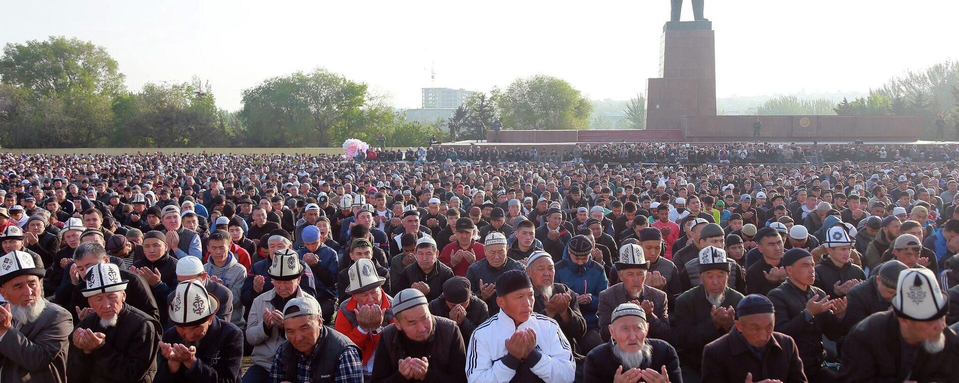 Праздничный Айт-намаз в честь Орозо 2023 в Оше - Sputnik Кыргызстан, 1920, 21.04.2023