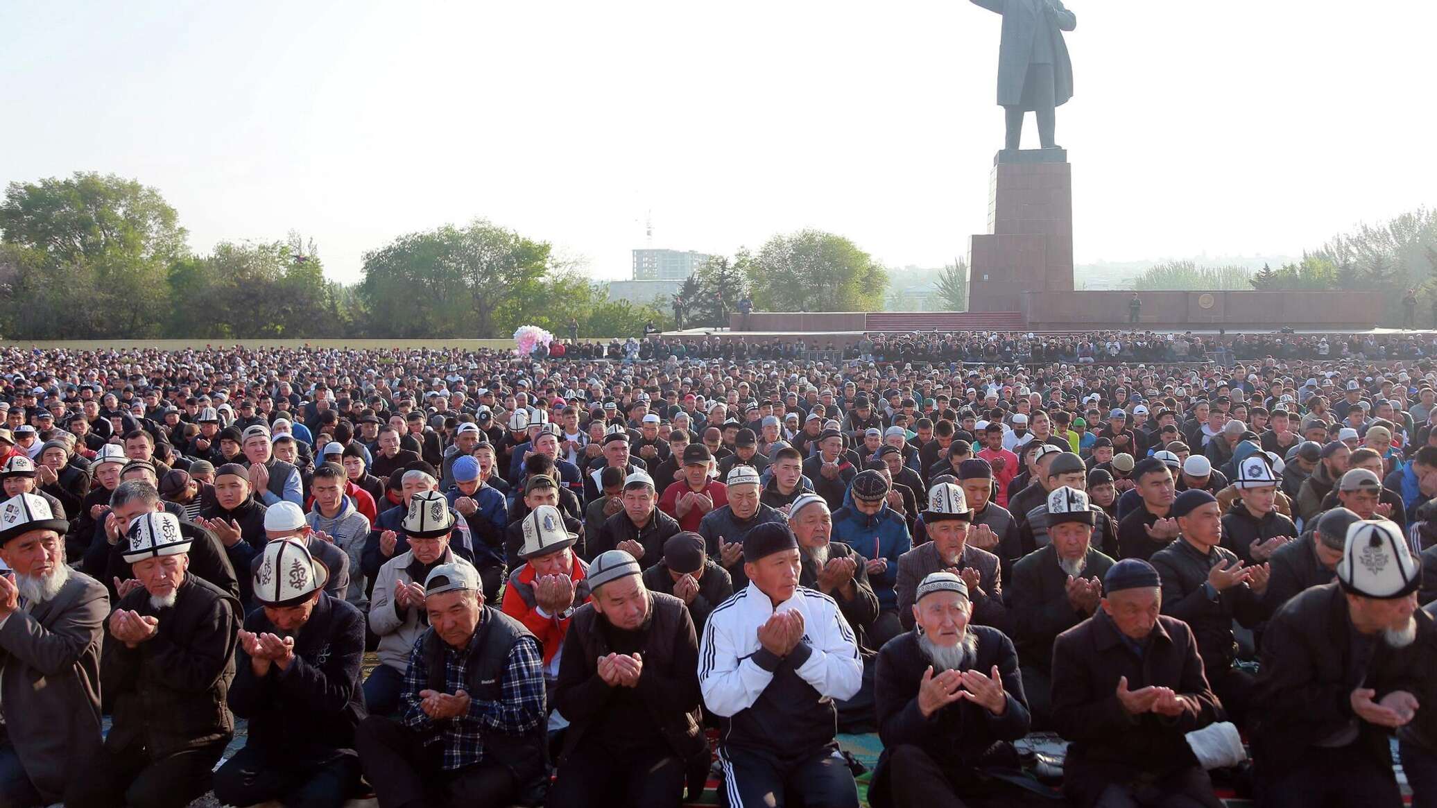 21 апреля праздник мусульман. Праздничный намаз. Картинка мусульман. 21.04.2023 У мусульман. Праздник у мусульман в апреле 2023.