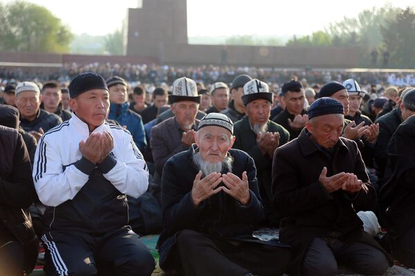 На центральной площади Оша состоялся праздничный Айт-намаз - Sputnik Кыргызстан