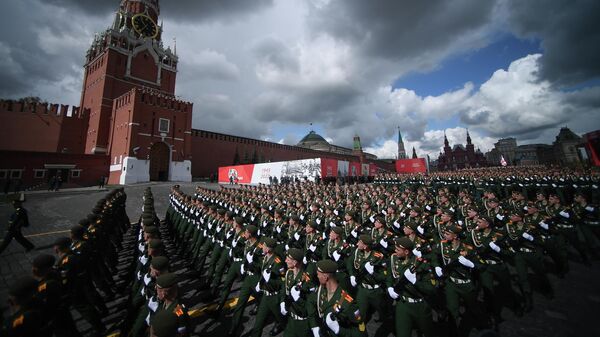 Военный парад, посвящённый годовщине Победы в Великой Отечественной войне. Архивное фото - Sputnik Кыргызстан