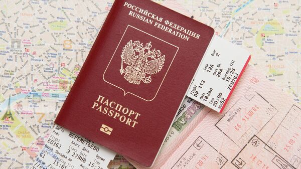 Паспорт гражданина России на карте. Архивное фото - Sputnik Кыргызстан