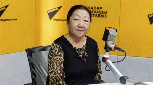 Кыргыз маданиятына эмгек сиңирген ишмер, жазуучу жана акын Зинакан Пасаңова. Архив - Sputnik Кыргызстан