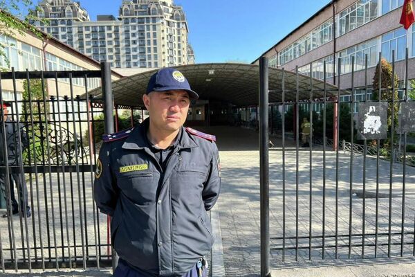 Известно об эвакуации школьников и персонала школ № 33, 67 и 90, а также некоторых частных образовательных учреждений - Sputnik Кыргызстан