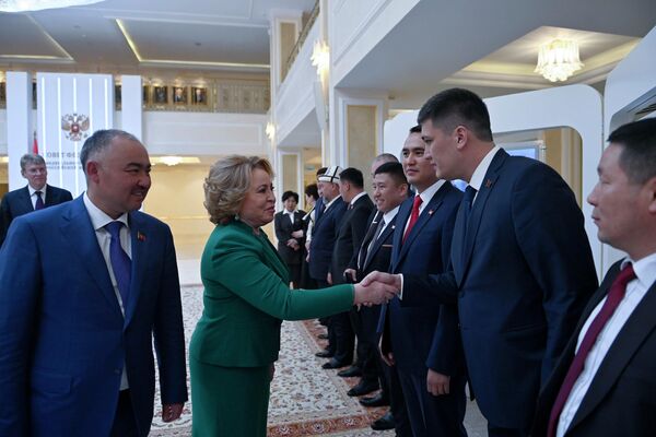 Парламентская делегация КР находится в России с официальным визитом - Sputnik Кыргызстан